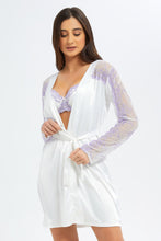 Load image into Gallery viewer, روب بدانتيل باللون العاجي والليلكي للنساء