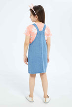 Load image into Gallery viewer, طقم فستان باللون الأبيض والأزرق مع تيشيرت للبنات الصغار (قطعتين)