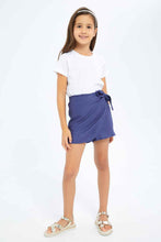 Load image into Gallery viewer, تنورة شورت بربطة باللون الكحلي للبنات الصغار