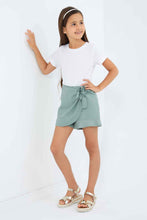 Load image into Gallery viewer, تنورة شورت بربطة باللون الأخضر للبنات الصغار