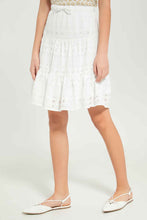 Load image into Gallery viewer, تنورة باللون الأبيض للبنات الكبار