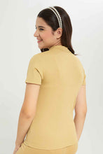 Load image into Gallery viewer, تيشيرت برقبة عالية باللون البيج للبنات الكبار