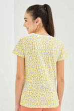 Load image into Gallery viewer, تيشيرت باللون الأصفر مطبوع للبنات الكبار