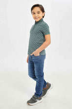 Load image into Gallery viewer, بنطلون جينز بقصة مستقيمة باللون الأزرق للأولاد الصغار