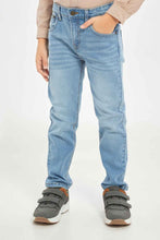 Load image into Gallery viewer, بنطلون جينز بقصة مستقيمة باللون الأزرق للأولاد الصغار