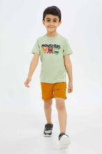 Load image into Gallery viewer, تيشيرت زيتي بطبعة للأولاد الصغار