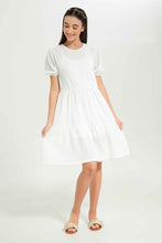 Load image into Gallery viewer, فستان أبيض مزين باللون الأبيض للبنات الكبار