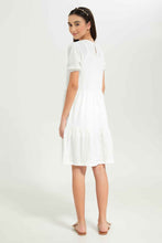 Load image into Gallery viewer, فستان أبيض مزين باللون الأبيض للبنات الكبار