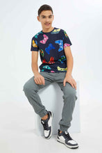 Load image into Gallery viewer, تيشيرت باللون الكحلي مطبوع للأولاد الكبار