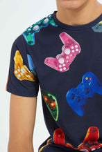 Load image into Gallery viewer, تيشيرت باللون الكحلي مطبوع للأولاد الكبار