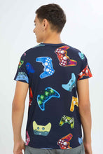 Load image into Gallery viewer, تيشيرت باللون الكحلي مطبوع للأولاد الكبار