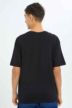 Load image into Gallery viewer, تيشيرت باللون الأسود مطبوع للأولاد الكبار