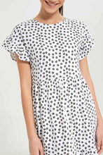 Load image into Gallery viewer, فستان مطبوع باللون الأبيض للبنات الكبار