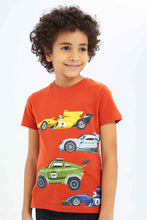 Load image into Gallery viewer, تيشيرت بطباعة باللون الأحمر للأولاد الصغار