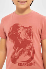 Load image into Gallery viewer, تي شيرت لون أحمر للأولاد برسومات