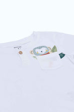 Load image into Gallery viewer, تيشيرت هينلي باللون الأبيض للأولاد الرضَع