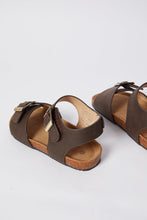 Load image into Gallery viewer, صندل باللون البني للأولاد