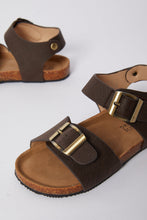 Load image into Gallery viewer, صندل باللون البني للأولاد
