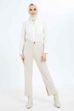 Load image into Gallery viewer, بلوزة بأزرار أمامية باللون العاجي للنساء