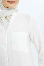 Load image into Gallery viewer, بلوزة بأزرار أمامية باللون العاجي للنساء