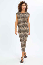 Load image into Gallery viewer, توب بطبعة متعدد الألوان للنساء