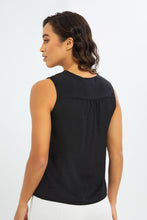 Load image into Gallery viewer, بلوزة بأزرار أمامية باللون الأسود للنساء