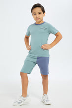Load image into Gallery viewer, طقم تيشيرت وشورت باللون الأزرق للأولاد الصغار (قطعتين)
