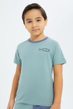 Load image into Gallery viewer, طقم تيشيرت وشورت باللون الأزرق للأولاد الصغار (قطعتين)