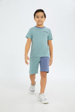 Load image into Gallery viewer, طقم تيشيرت وشورت باللون الأزرق للأولاد الصغار (قطعتين)