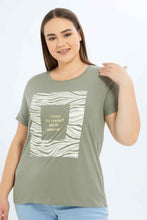 Load image into Gallery viewer, تيشيرت مطبوع باللون الرمادي للنساء بمقاسات كبيرة