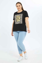 Load image into Gallery viewer, تيشيرت باللون الأسود بطبعة للنساء