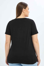 Load image into Gallery viewer, تيشيرت باللون الأسود بطبعة للنساء
