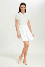 Load image into Gallery viewer, تنورة كسرات باللون الأبيض للبنات الكبار