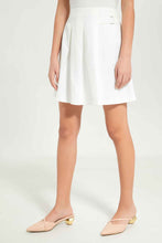 Load image into Gallery viewer, تنورة كسرات باللون الأبيض للبنات الكبار