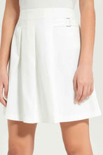 Load image into Gallery viewer, تنورة كسرات باللون الأبيض للبنات الكبار