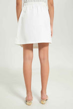 Load image into Gallery viewer, تنورة كسرات باللون الأبيض للبنات الكبار