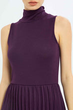 Load image into Gallery viewer, فستان بنفسجي بياقة عالية للنساء