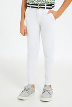 Load image into Gallery viewer, بنطلون مع حزام باللون الأبيض للأولاد الصغار