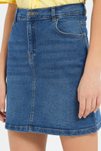 Load image into Gallery viewer, تنورة دنيم باللون الأزرق للبنات الكبار