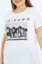 Load image into Gallery viewer, تيشيرت باللون الأبيض بطبعة فريندز للنساء