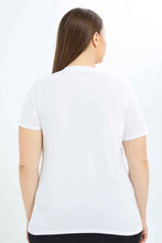 Load image into Gallery viewer, تيشيرت باللون الأبيض بطبعة فريندز للنساء