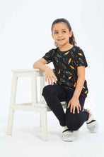 Load image into Gallery viewer, تيشيرت أسود بطبعة للبنات الصغار