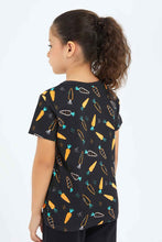 Load image into Gallery viewer, تيشيرت أسود بطبعة للبنات الصغار