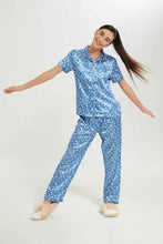 Load image into Gallery viewer, بيجامة بطبعة زهر باللون الأزرق للبنات الكبار (قطعتين)