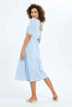 Load image into Gallery viewer, فستان مكشكش باللون الأزرق للنساء