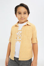 Load image into Gallery viewer, طقم كاجوال كاروهات باللون الأصفر والأبيض للأولاد الصغار(قطعتين)