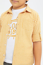 Load image into Gallery viewer, طقم كاجوال كاروهات باللون الأصفر والأبيض للأولاد الصغار(قطعتين)