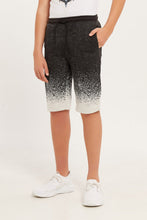 Load image into Gallery viewer, شورت رياضي بطبعة باللون الأسود والأبيض للأولاد الكبار