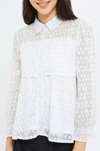 Load image into Gallery viewer, بلوزة بأكمام كشكش باللون الأبيض للبنات الكبار