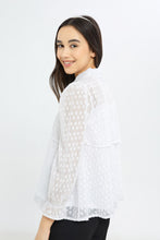 Load image into Gallery viewer, بلوزة بأكمام كشكش باللون الأبيض للبنات الكبار